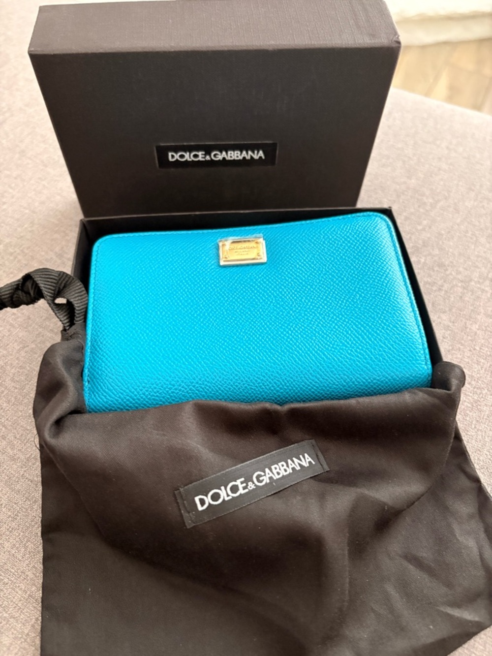 Dolce & Gabbana Turquoise Leather Wallet with Gold Plaque - Picture 2 of 8